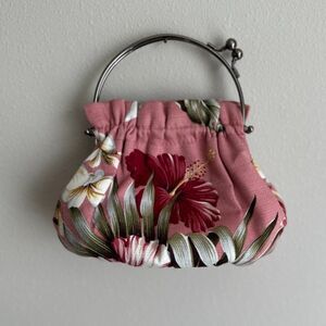 Vintage ABBA Made in Kawaii Women's Small Pink Metal Handle Hawaiian Floral Bag